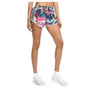 Nike NWT Women's Icon Clash Tempo Printed Shorts Size L